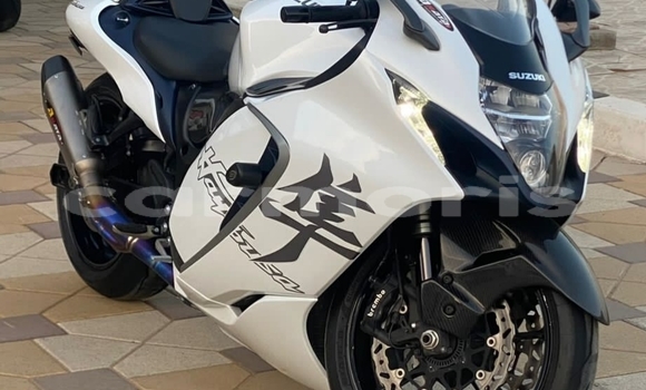Buy Used Suzuki HAYABUSA White Bike in Port Louis in Port Louis District Buy Used Suzuki HAYABUSA White Bike in Port Louis in Port Louis District