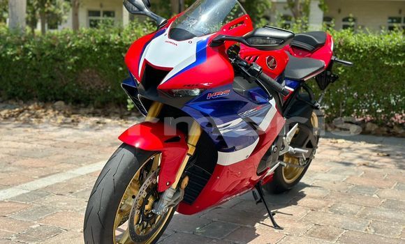 Buy Used Honda CBR 1000 RR Red Bike in Port Louis in Port Louis District Buy Used Honda CBR 1000 RR Red Bike in Port Louis in Port Louis District