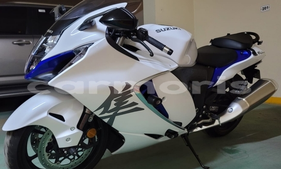 Buy Used Suzuki HAYABUSA White Bike in Port Louis in Port Louis District Buy Used Suzuki HAYABUSA White Bike in Port Louis in Port Louis District