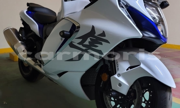 Buy Used Suzuki HAYABUSA White Bike in Port Louis in Port Louis District Buy Used Suzuki HAYABUSA White Bike in Port Louis in Port Louis District