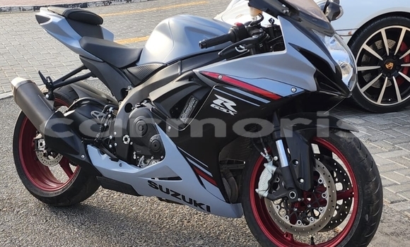Buy Used Suzuki GSX–R Silver Bike in Port Louis in Port Louis District Buy Used Suzuki GSX–R Silver Bike in Port Louis in Port Louis District