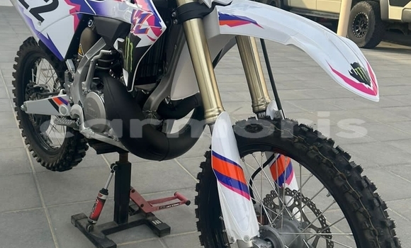 Buy Used Yamaha YZ White Bike in Bel Ombre in Savanne