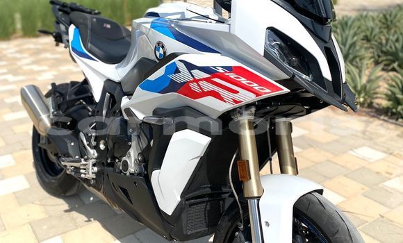 Buy Used BMW S 1000 White Bike in Port Louis in Port Louis District Buy Used BMW S 1000 White Bike in Port Louis in Port Louis District