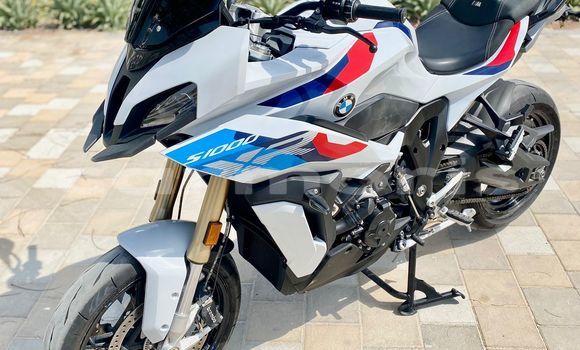 Buy Used BMW S 1000 White Bike in Port Louis in Port Louis District Buy Used BMW S 1000 White Bike in Port Louis in Port Louis District