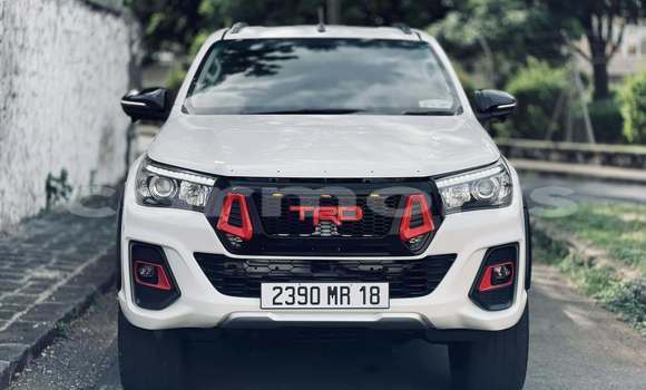 Buy Used Mazda BT-50 White Car in Arsenal in Pamplemousses District Buy Used Mazda BT-50 White Car in Arsenal in Pamplemousses District