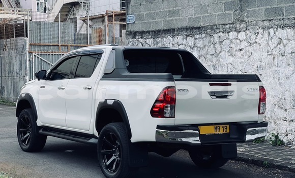 Buy Used Mazda BT-50 White Car in Arsenal in Pamplemousses District Buy Used Mazda BT-50 White Car in Arsenal in Pamplemousses District