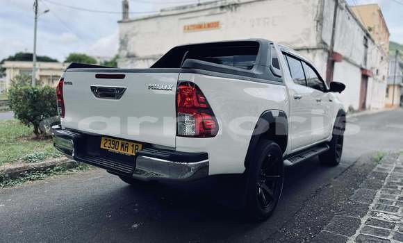 Buy Used Mazda BT-50 White Car in Arsenal in Pamplemousses District Buy Used Mazda BT-50 White Car in Arsenal in Pamplemousses District