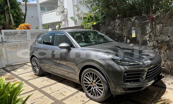 Buy Used Porsche Cayenne Silver Car in Pamplemousse in Pamplempousses