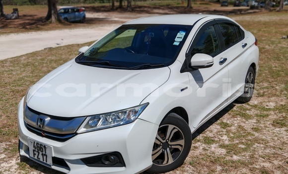 Buy Used Honda Grace White Car in Bel Air in Flacq Buy Used Honda Grace White Car in Bel Air in Flacq