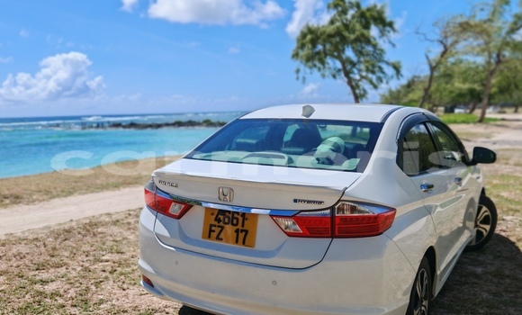 Buy Used Honda Grace White Car in Bel Air in Flacq Buy Used Honda Grace White Car in Bel Air in Flacq