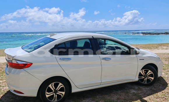 Buy Used Honda Grace White Car in Bel Air in Flacq Buy Used Honda Grace White Car in Bel Air in Flacq