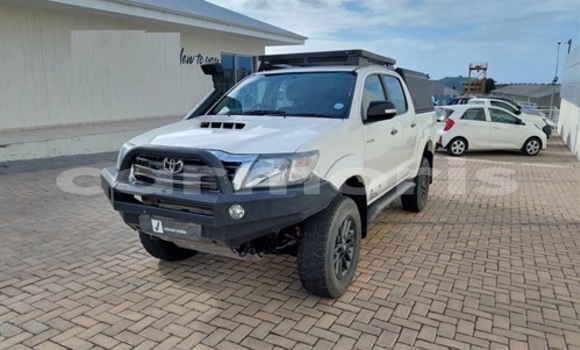 Buy Used Toyota Hilux White Car in Port Louis in Port Louis District Buy Used Toyota Hilux White Car in Port Louis in Port Louis District