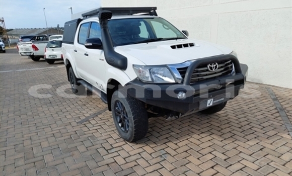 Buy Used Toyota Hilux White Car in Port Louis in Port Louis District Buy Used Toyota Hilux White Car in Port Louis in Port Louis District