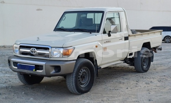 Buy Used Toyota Land Cruiser White Car in Port Louis in Port Louis District