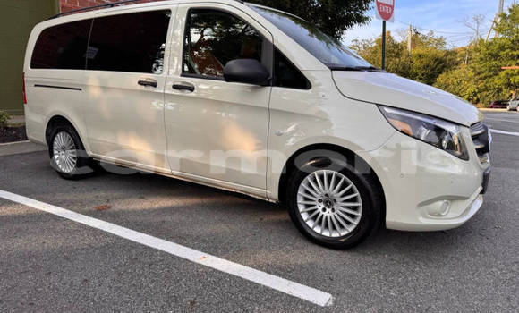 Buy Used Mercedes-Benz Vito White Car in Port Louis in Port Louis District Buy Used Mercedes-Benz Vito White Car in Port Louis in Port Louis District