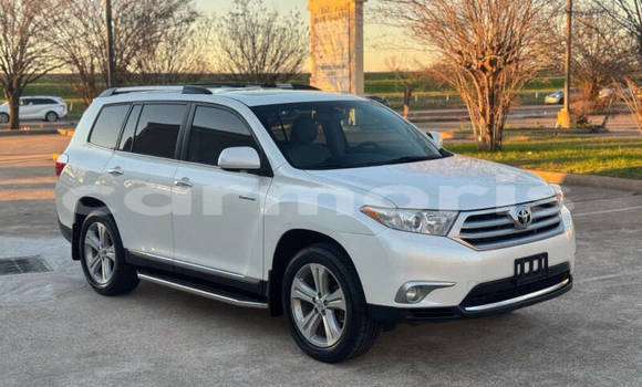 Buy Used Toyota Highlander White Car in Mahébourg in Grand Port District Buy Used Toyota Highlander White Car in Mahébourg in Grand Port District