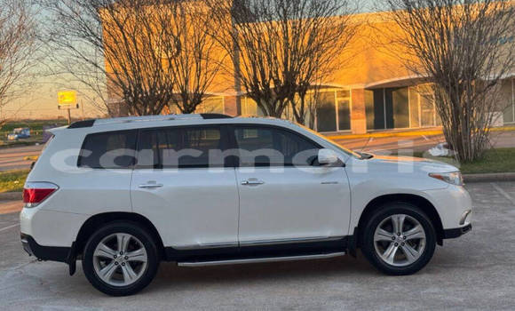 Buy Used Toyota Highlander White Car in Mahébourg in Grand Port District Buy Used Toyota Highlander White Car in Mahébourg in Grand Port District