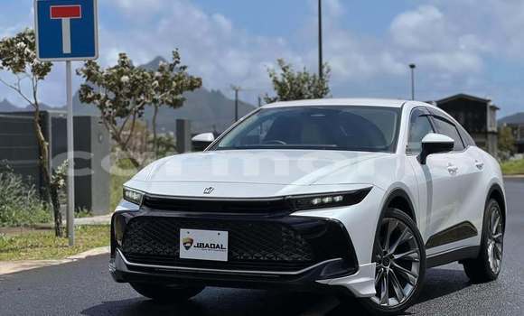 Buy Used Toyota Crown White Car in Moka in Moka Buy Used Toyota Crown White Car in Moka in Moka