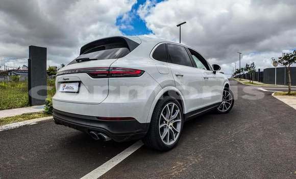 Buy Used Porsche Cayenne White Car in Moka in Moka Buy Used Porsche Cayenne White Car in Moka in Moka