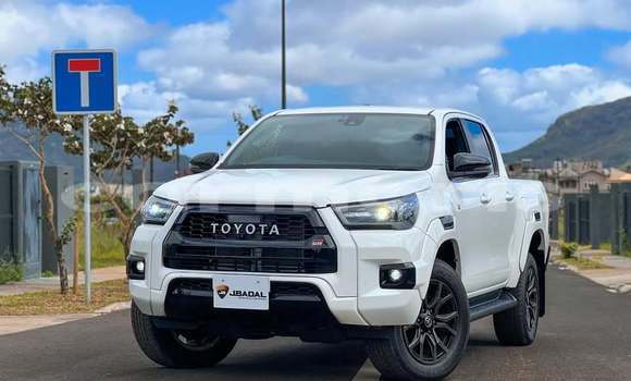 Buy Used Toyota Hilux White Car in Moka in Moka Buy Used Toyota Hilux White Car in Moka in Moka