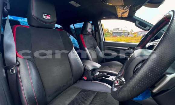 Buy Used Toyota Hilux White Car in Moka in Moka Buy Used Toyota Hilux White Car in Moka in Moka