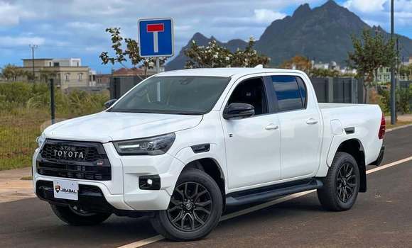 Buy Used Toyota Hilux White Car in Moka in Moka Buy Used Toyota Hilux White Car in Moka in Moka