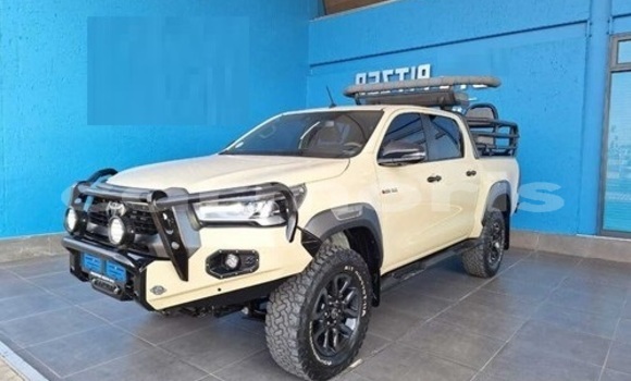 Buy Used Toyota Hilux Beige Car in Clemencia in Flacq