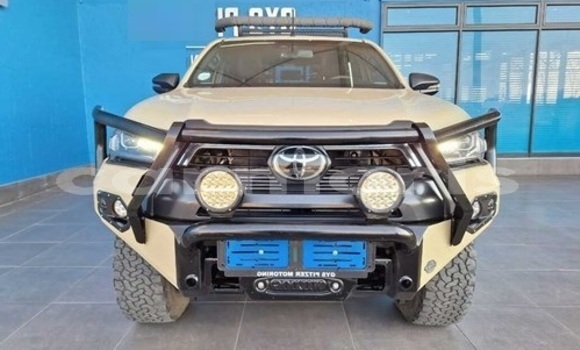 Buy Used Toyota Hilux Beige Car in Clemencia in Flacq Buy Used Toyota Hilux Beige Car in Clemencia in Flacq