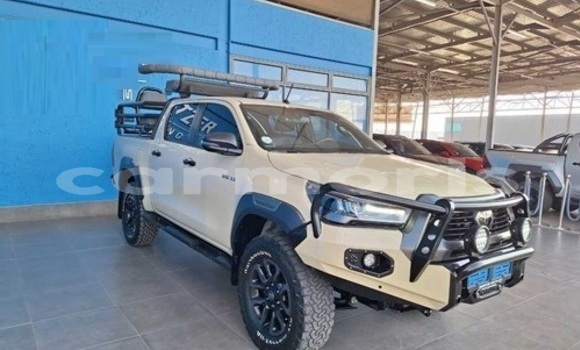 Buy Used Toyota Hilux Beige Car in Clemencia in Flacq Buy Used Toyota Hilux Beige Car in Clemencia in Flacq
