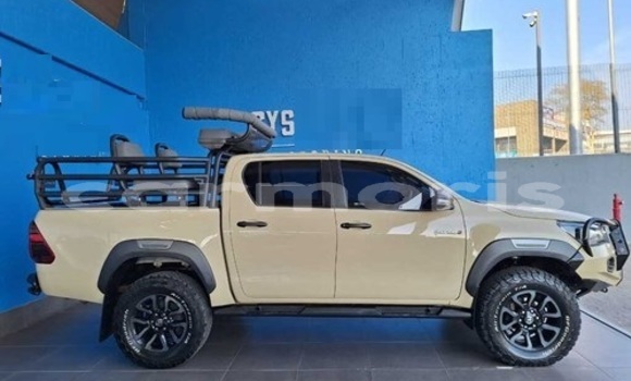 Buy Used Toyota Hilux Beige Car in Clemencia in Flacq Buy Used Toyota Hilux Beige Car in Clemencia in Flacq