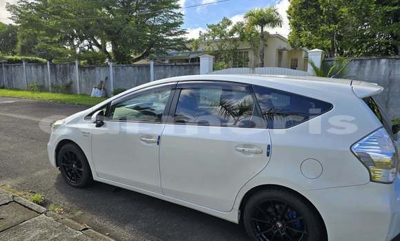 Buy Used Toyota Yaris White Car in Baie du Tombeau in Pamplemousses District Buy Used Toyota Yaris White Car in Baie du Tombeau in Pamplemousses District
