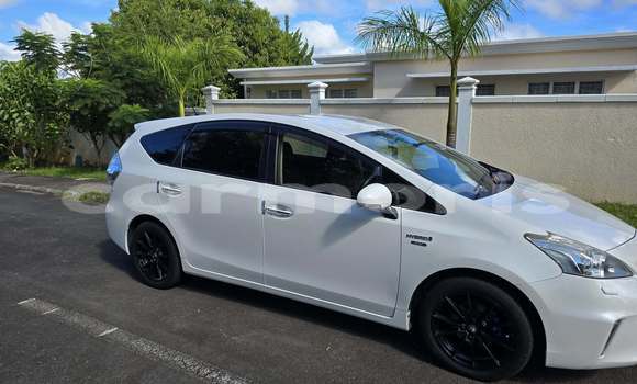 Buy Used Toyota Yaris White Car in Baie du Tombeau in Pamplemousses District Buy Used Toyota Yaris White Car in Baie du Tombeau in Pamplemousses District