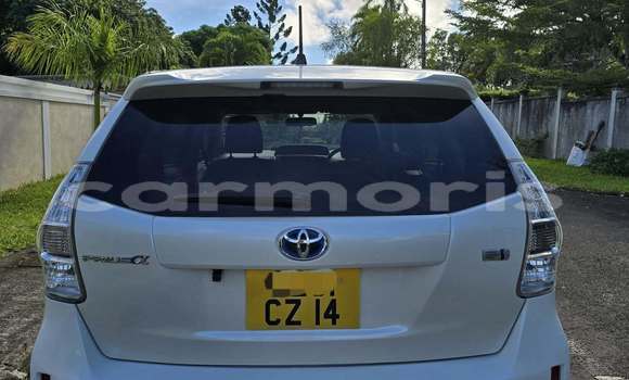 Buy Used Toyota Yaris White Car in Baie du Tombeau in Pamplemousses District Buy Used Toyota Yaris White Car in Baie du Tombeau in Pamplemousses District