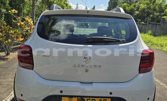 Buy Used Renault Sandero White Car in Baie du Tombeau in Pamplemousses District Buy Used Renault Sandero White Car in Baie du Tombeau in Pamplemousses District