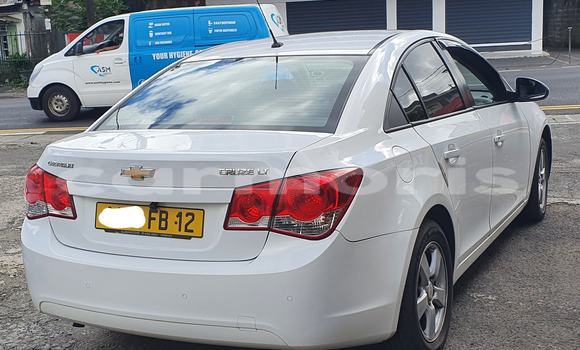 Buy Used Chevrolet Cruze White Car in Anse La Raie in Rivière du Rempart District Buy Used Chevrolet Cruze White Car in Anse La Raie in Rivière du Rempart District
