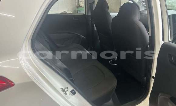 Buy Used Hyundai i10 White Car in Bel Air in Flacq Buy Used Hyundai i10 White Car in Bel Air in Flacq