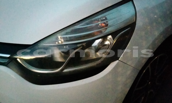Buy Used Renault Clio White Car in Quatre Bornes in Plaines Wilhems District Buy Used Renault Clio White Car in Quatre Bornes in Plaines Wilhems District