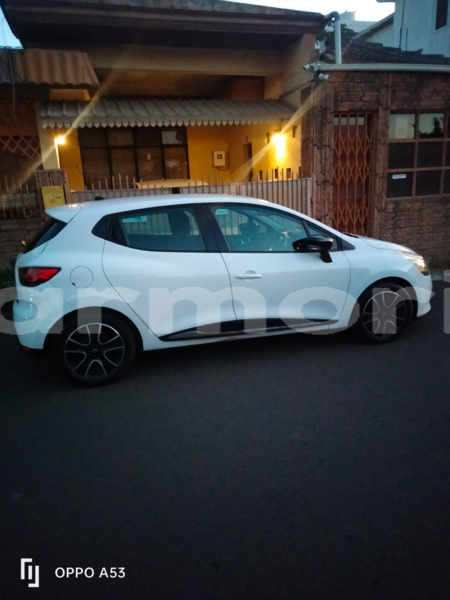 Big with watermark renault clio plaines wilhems district quatre bornes 7501