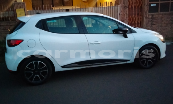 Buy Used Renault Clio White Car in Quatre Bornes in Plaines Wilhems District Buy Used Renault Clio White Car in Quatre Bornes in Plaines Wilhems District