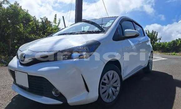 Acheter Occasion Voiture Toyota Vitz Blanc à Vacoas–Phoenix, Plaines Wilhems District Acheter Occasion Voiture Toyota Vitz Blanc à Vacoas–Phoenix, Plaines Wilhems District