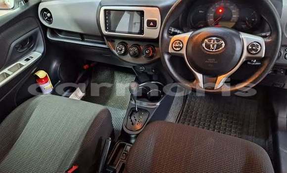 Acheter Occasion Voiture Toyota Vitz Blanc à Vacoas–Phoenix, Plaines Wilhems District Acheter Occasion Voiture Toyota Vitz Blanc à Vacoas–Phoenix, Plaines Wilhems District