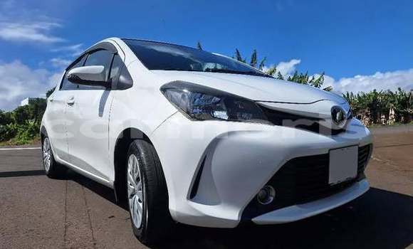 Acheter Occasion Voiture Toyota Vitz Blanc à Vacoas–Phoenix, Plaines Wilhems District Acheter Occasion Voiture Toyota Vitz Blanc à Vacoas–Phoenix, Plaines Wilhems District