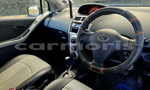 Buy Used Toyota Vitz Blue Car in Anse La Raie in Rivière du Rempart District Buy Used Toyota Vitz Blue Car in Anse La Raie in Rivière du Rempart District