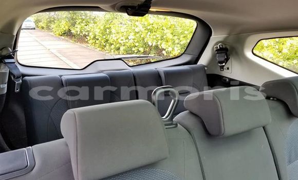 Buy Used Nissan Qashqai+2 Black Car in Port Louis in Port Louis District Buy Used Nissan Qashqai+2 Black Car in Port Louis in Port Louis District