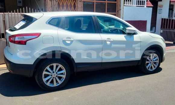 Buy Used Nissan Qashqai White Car in Quatre Bornes in Plaines Wilhems District Buy Used Nissan Qashqai White Car in Quatre Bornes in Plaines Wilhems District
