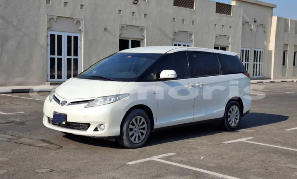 Buy Used Toyota Previa White Car in Port Louis in Port Louis District