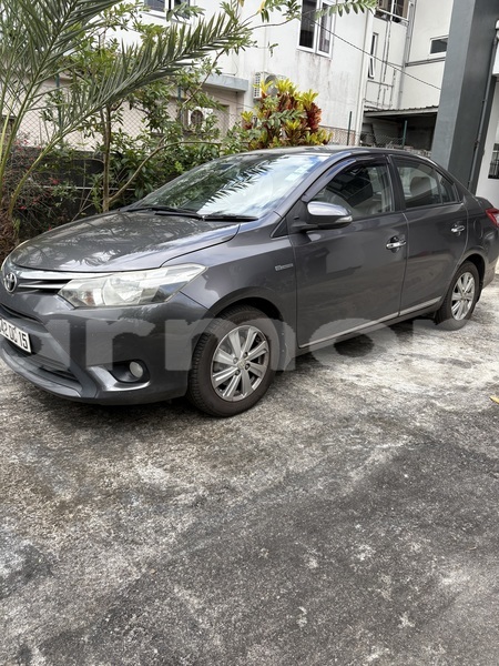 Big with watermark toyota yaris flacq saint julien 7775