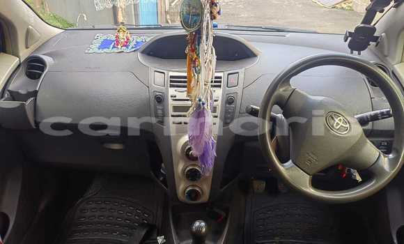 Buy Used Toyota Yaris Blue Car in Quatre Bornes in Plaines Wilhems District