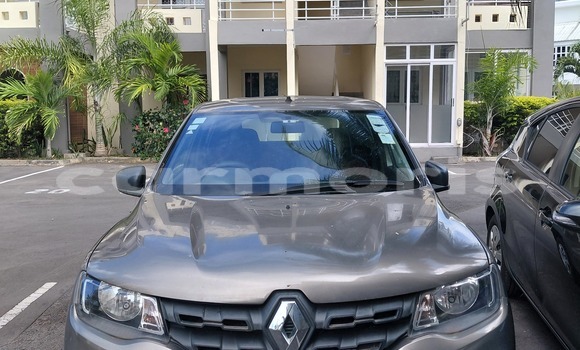Buy Used Renault KWID Silver Car in Rivière du Rempart in Rivière du Rempart District Buy Used Renault KWID Silver Car in Rivière du Rempart in Rivière du Rempart District