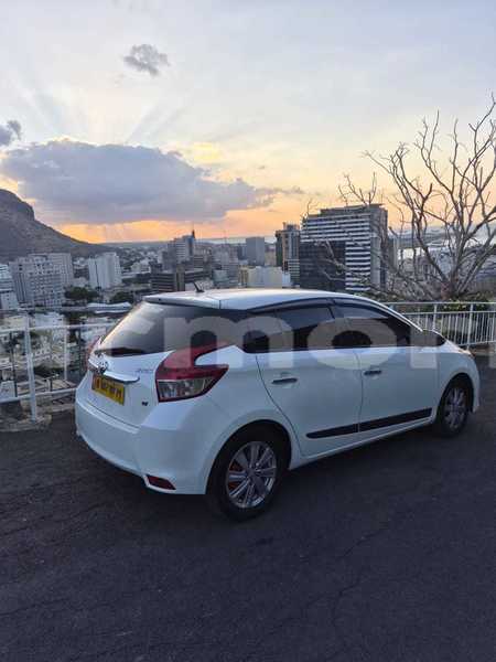 Big with watermark toyota yaris flacq district centre de flacq 7785